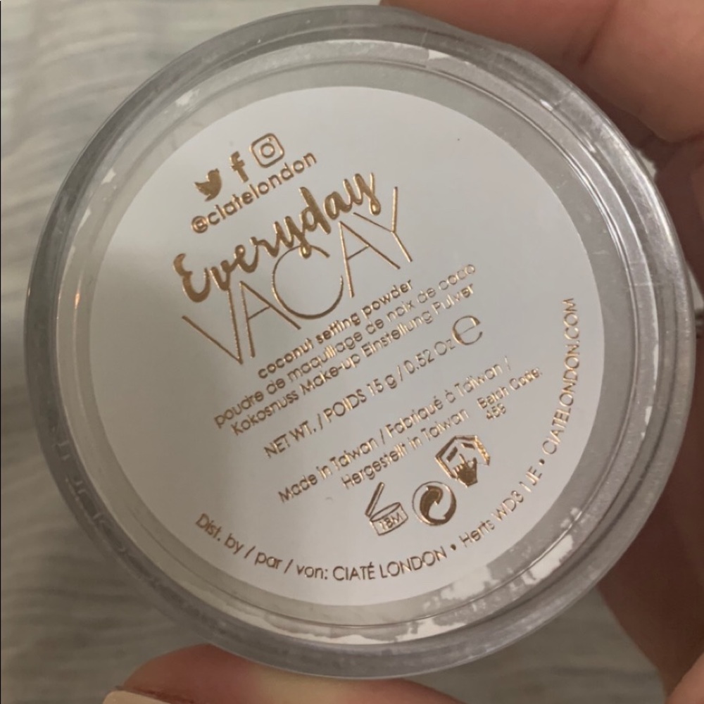 Ciate every day vacay setting powder